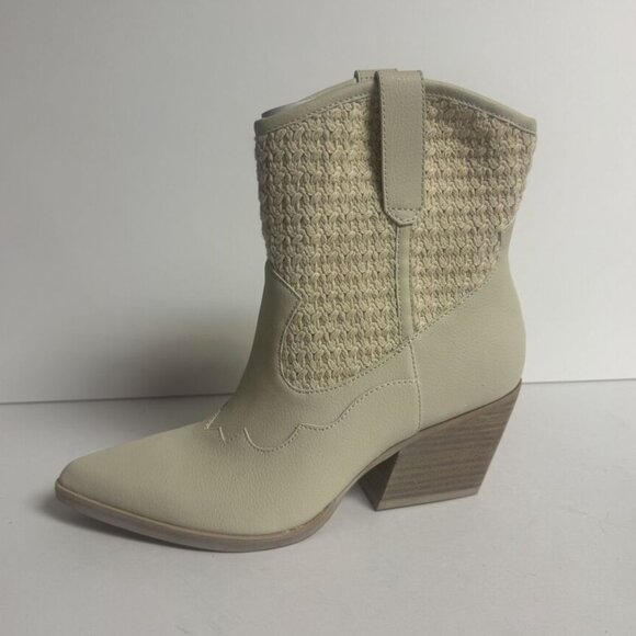 Dolce Vita Shoes - Dolce Vita Women’s Lacie Boot Ivory Size 7 M